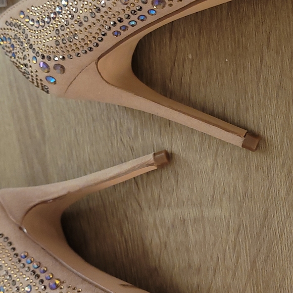 Exquisite Nude Pumps with Rhinestones - Picture 14 of 16
